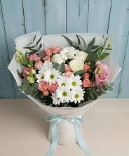 Букет цветов из:  Розы, Лизиантусы и Хризантемы в Фруктовом