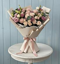 Букет цветов из:  Розы и Лизиантусы в Фруктовом