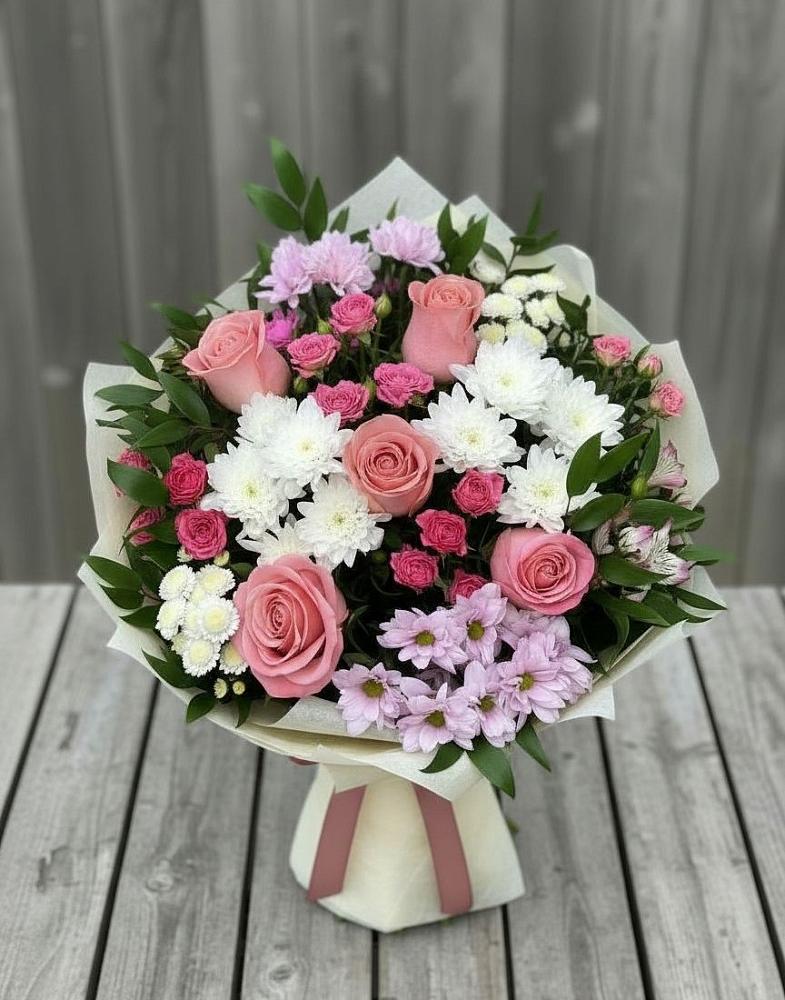 Букет цветов из: Альстромерии, Гвоздики, Розы и Хризантемы в Фруктовом