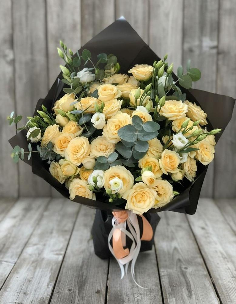 Букет цветов из: Розы и Лизиантусы в Фруктовом