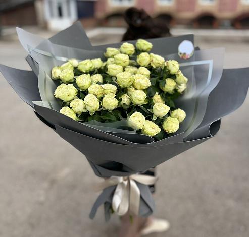 Букет Белые кустовые розы Солинеро в Фруктовом