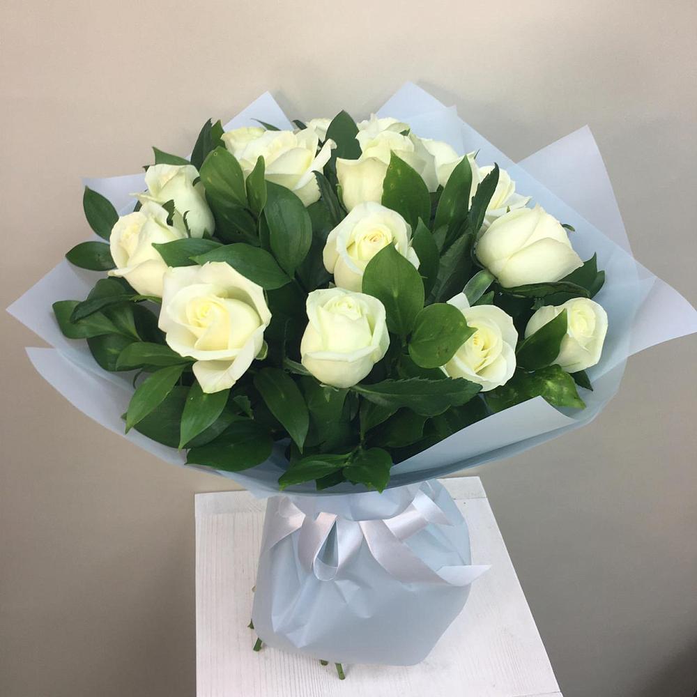 Букет 15 Белых роз Проуд в Фруктовом