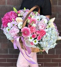 Композиция солнечный день в Фруктовом Цветочная композиция из Розы, Хризантемы, Пионы и Лизиантусы в корзине в Фруктовом