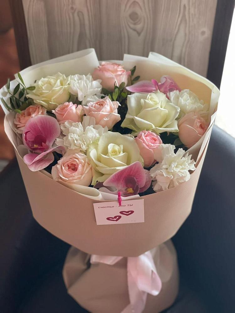 Букет цветов из: Орхидеи, Розы и Гвоздики в Фруктовом