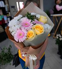 Букет цветов из:  Герберы, Розы и Хризантемы в Фруктовом