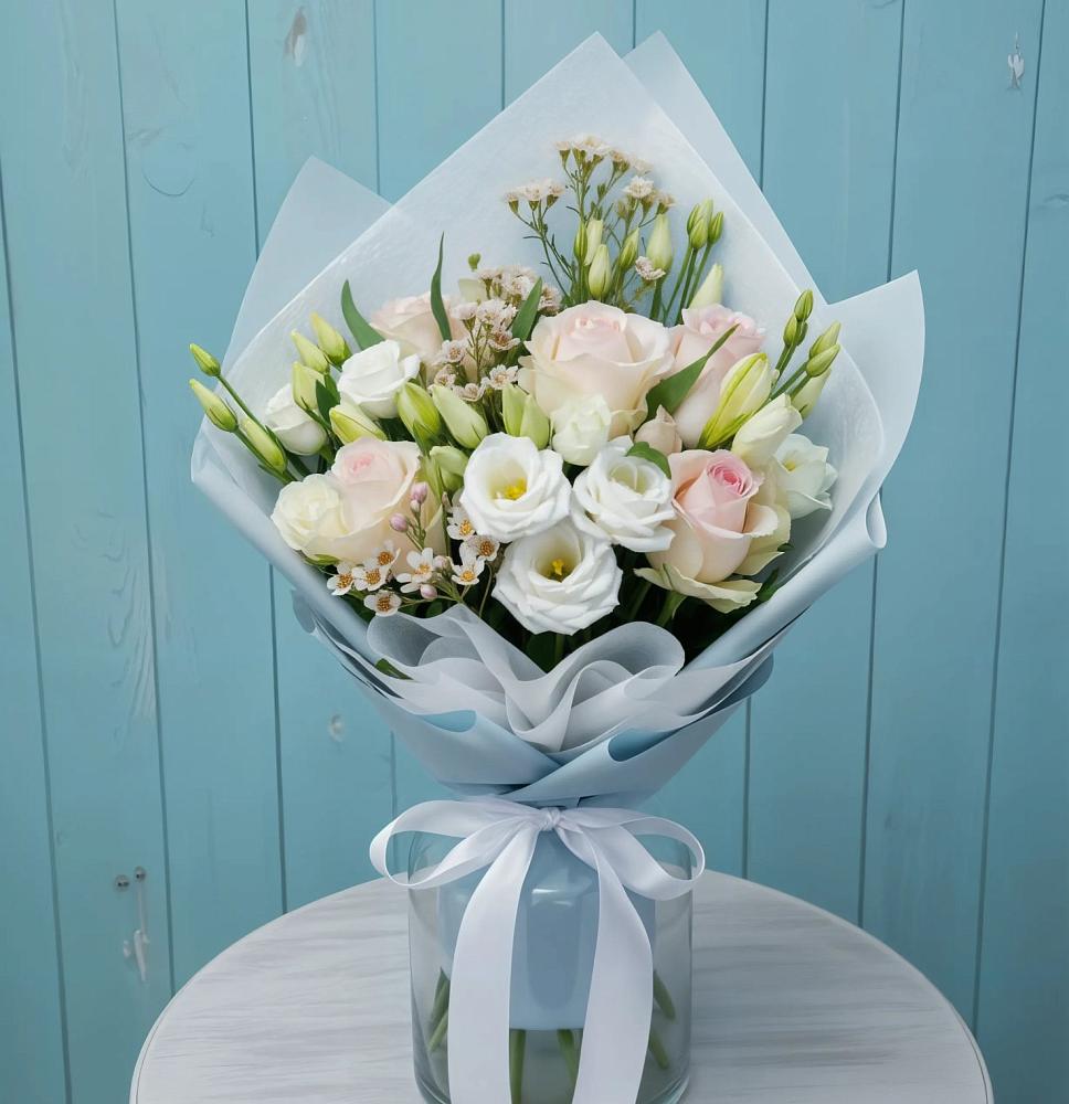 Букет цветов из: Розы и Лизиантусы в Фруктовом