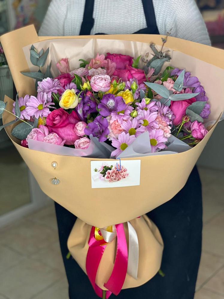 Букет цветов из: Хризантемы, Гвоздики и Альстромерии в Фруктовом