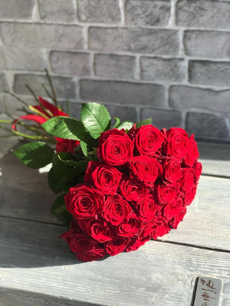 Букет Красные розы Фридом в Фруктовом