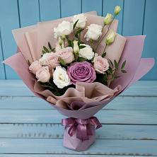 Букет цветов из:  Розы и Лизиантусы в Фруктовом