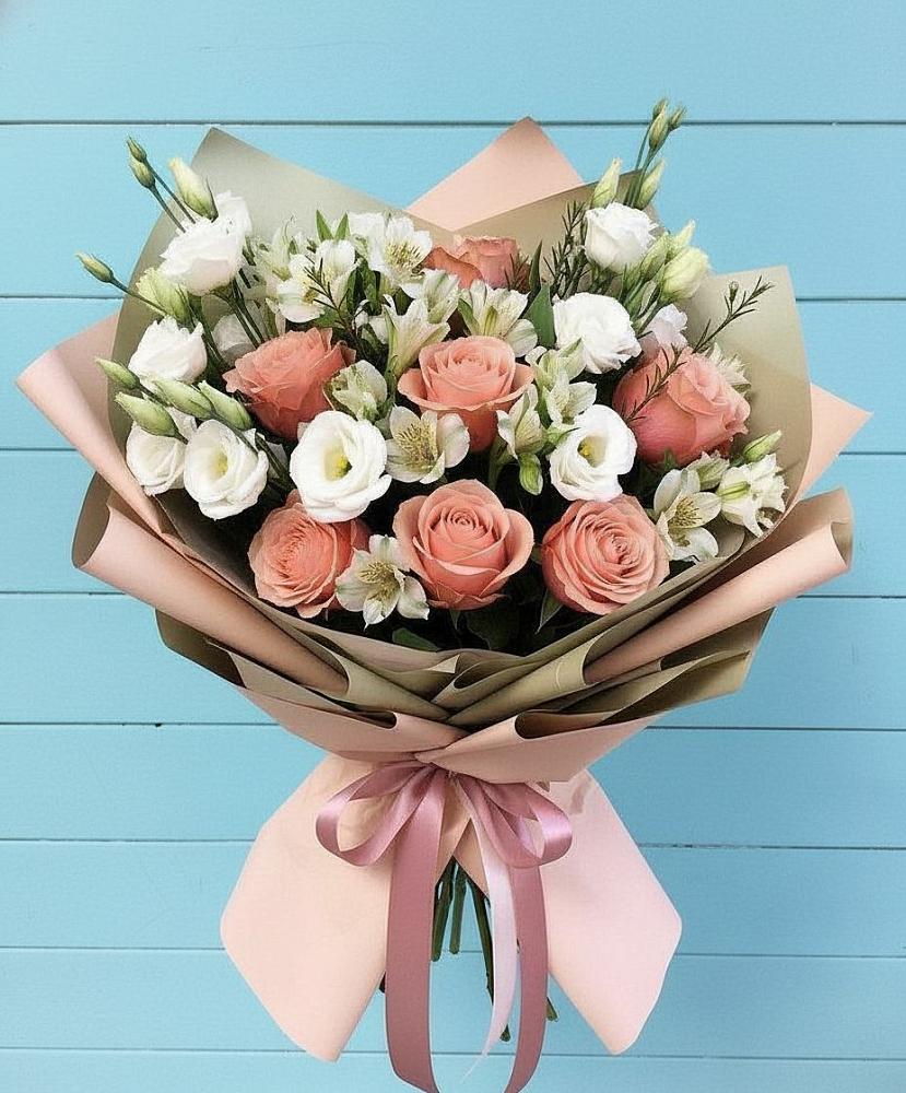 Букет цветов из: Розы, Альстромерии и Лизиантусы в Фруктовом