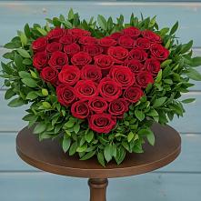 Цветочная композиция из Розы в виде сердца в Фруктовом