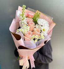 Букет цветов из:  Хризантемы и Розы в Фруктовом
