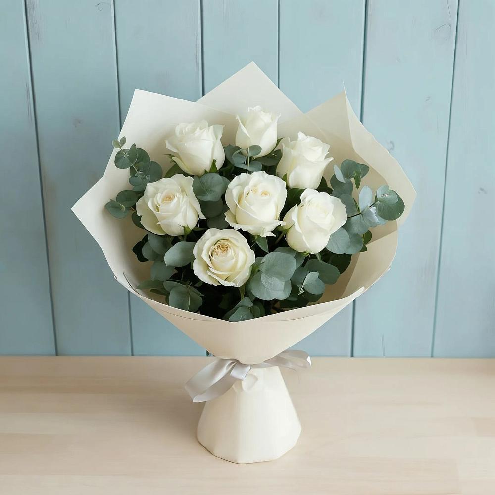 Букет Белые розы в Эвкалипте в Фруктовом