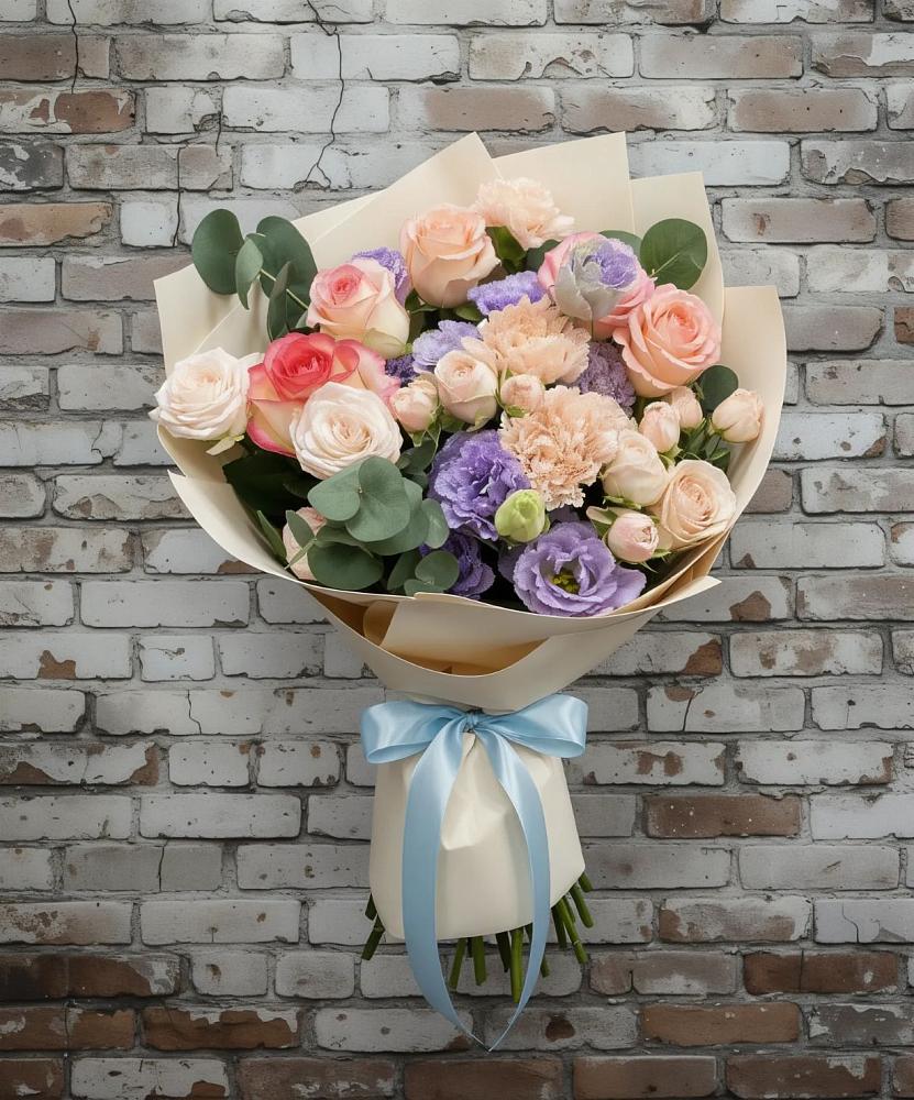 Букет цветов из: Розы, Лизиантусы и Гвоздики в Фруктовом