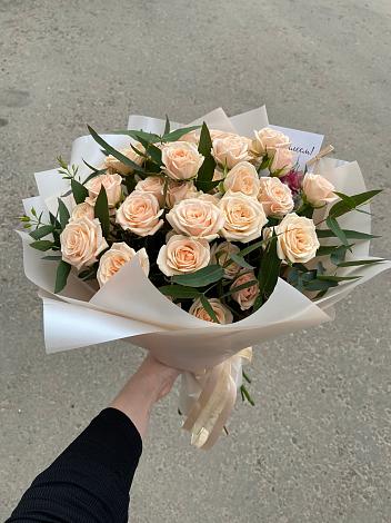 Букет Кремовые розы Латте в Фруктовом