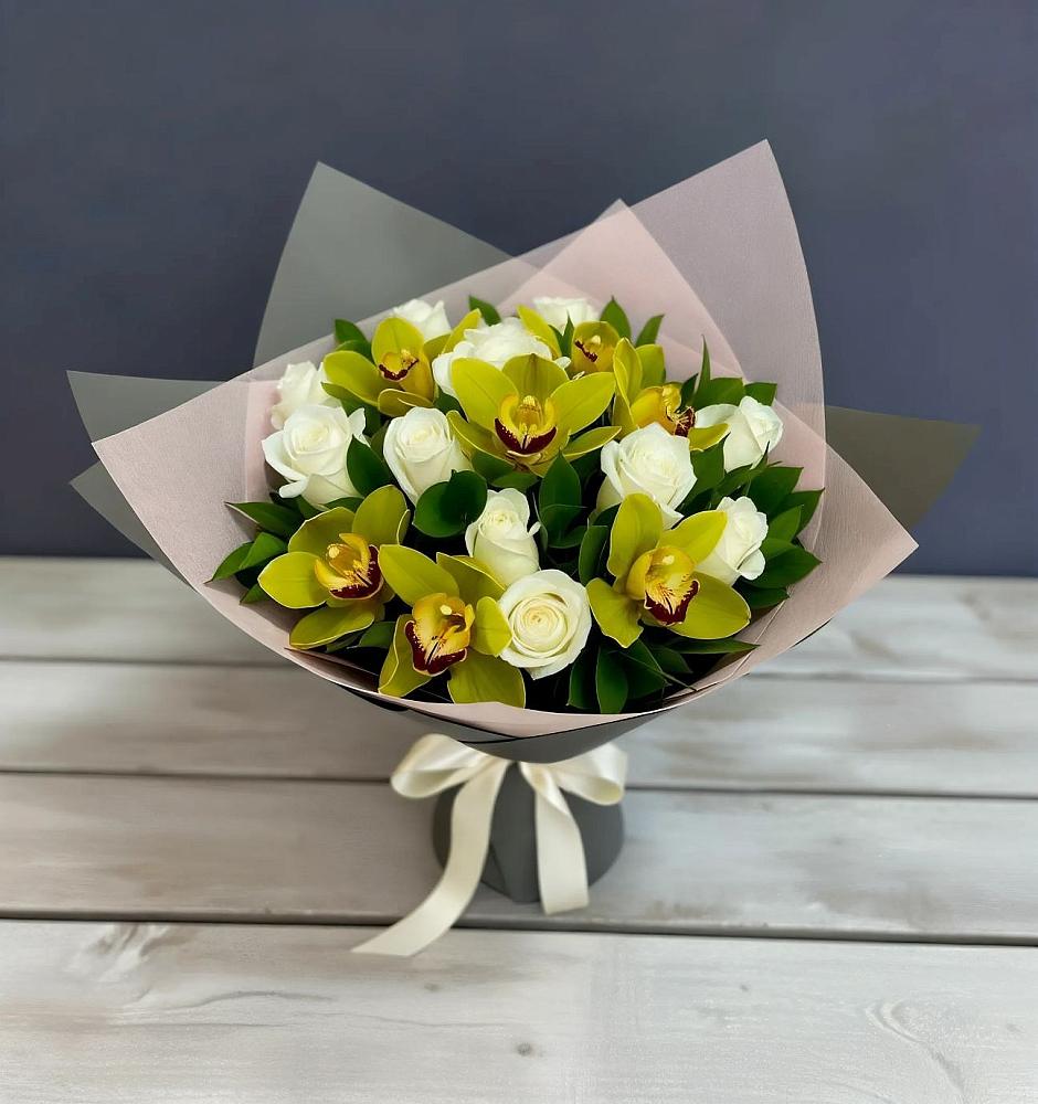 Букет цветов из: Орхидеи и Розы в Фруктовом