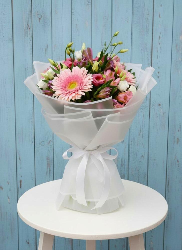 Букет цветов из: Герберы, Альстромерии и Лизиантусы в Фруктовом