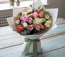 Букет цветов из:  Розы, Лизиантусы и Гвоздики в Фруктовом