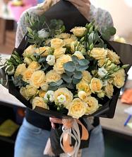 Букет цветов из:  Розы и Лизиантусы в Фруктовом