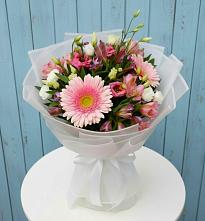 Букет цветов из:  Герберы, Альстромерии и Лизиантусы в Фруктовом