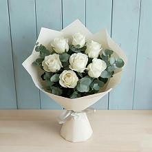 Букет Белые розы в Эвкалипте в Фруктовом