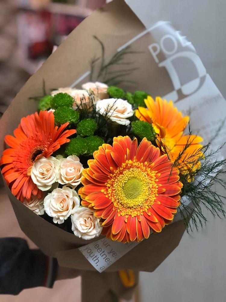 Букет цветов из: Герберы, Хризантемы и Розы в Фруктовом