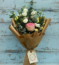 Букет цветов из:  Розы и Лизиантусы в Фруктовом