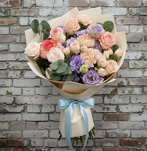 Букет цветов из:  Розы, Лизиантусы и Гвоздики в Фруктовом