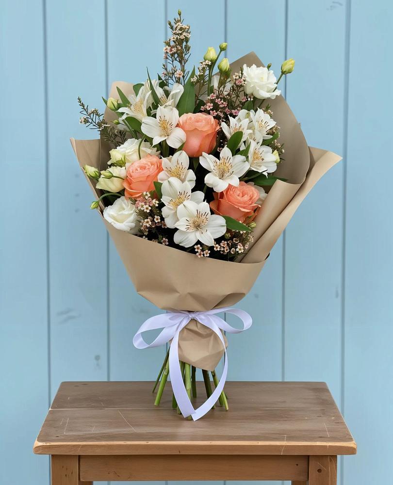 Букет цветов из: Альстромерии, Лизиантусы, Розы и Хризантемы в Фруктовом