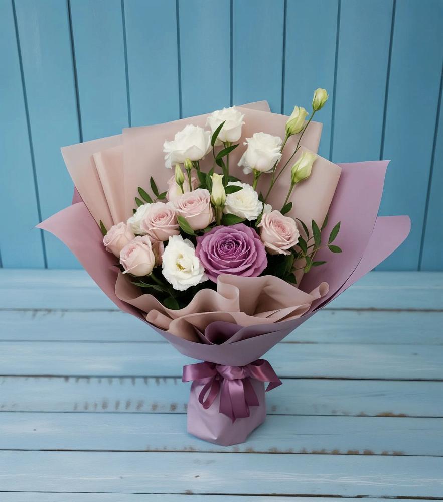 Букет цветов из: Розы и Лизиантусы в Фруктовом